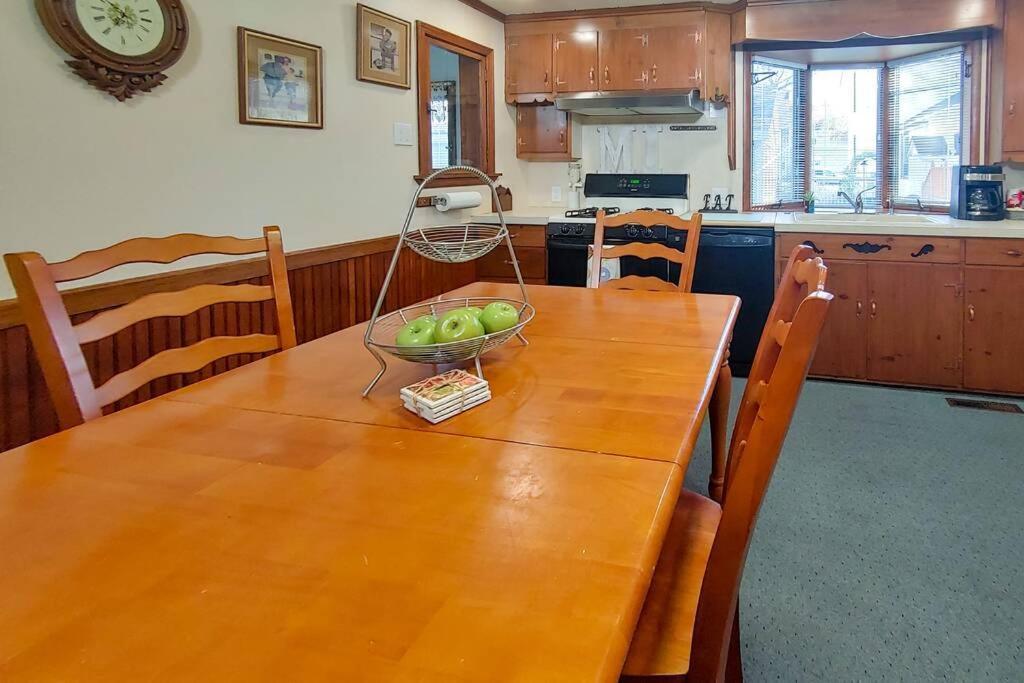 Huge Historic, W/Large Yard & Close To Beach Manistee Exterior photo