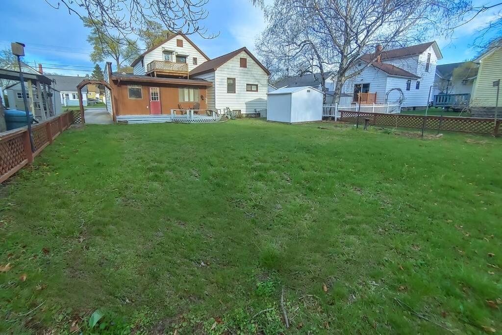 Huge Historic, W/Large Yard & Close To Beach Manistee Exterior photo