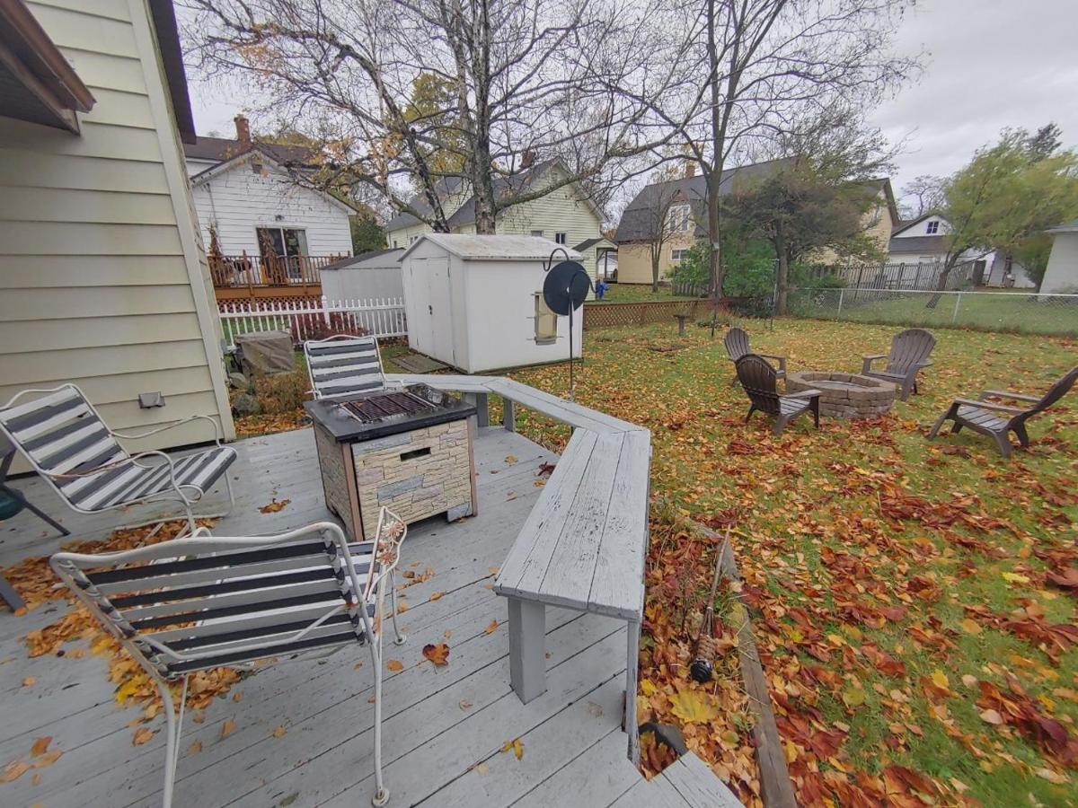 Huge Historic, W/Large Yard & Close To Beach Manistee Exterior photo