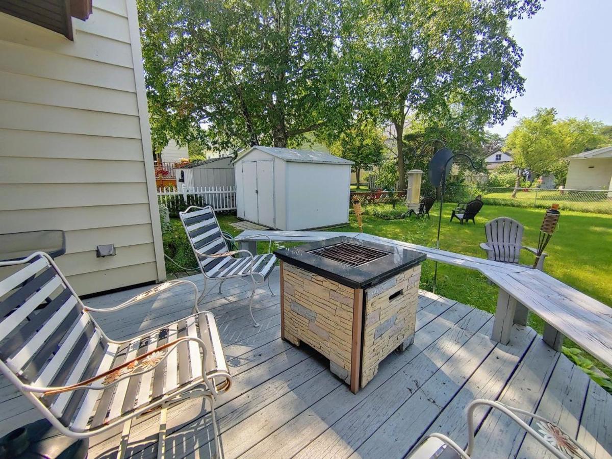 Huge Historic, W/Large Yard & Close To Beach Manistee Exterior photo