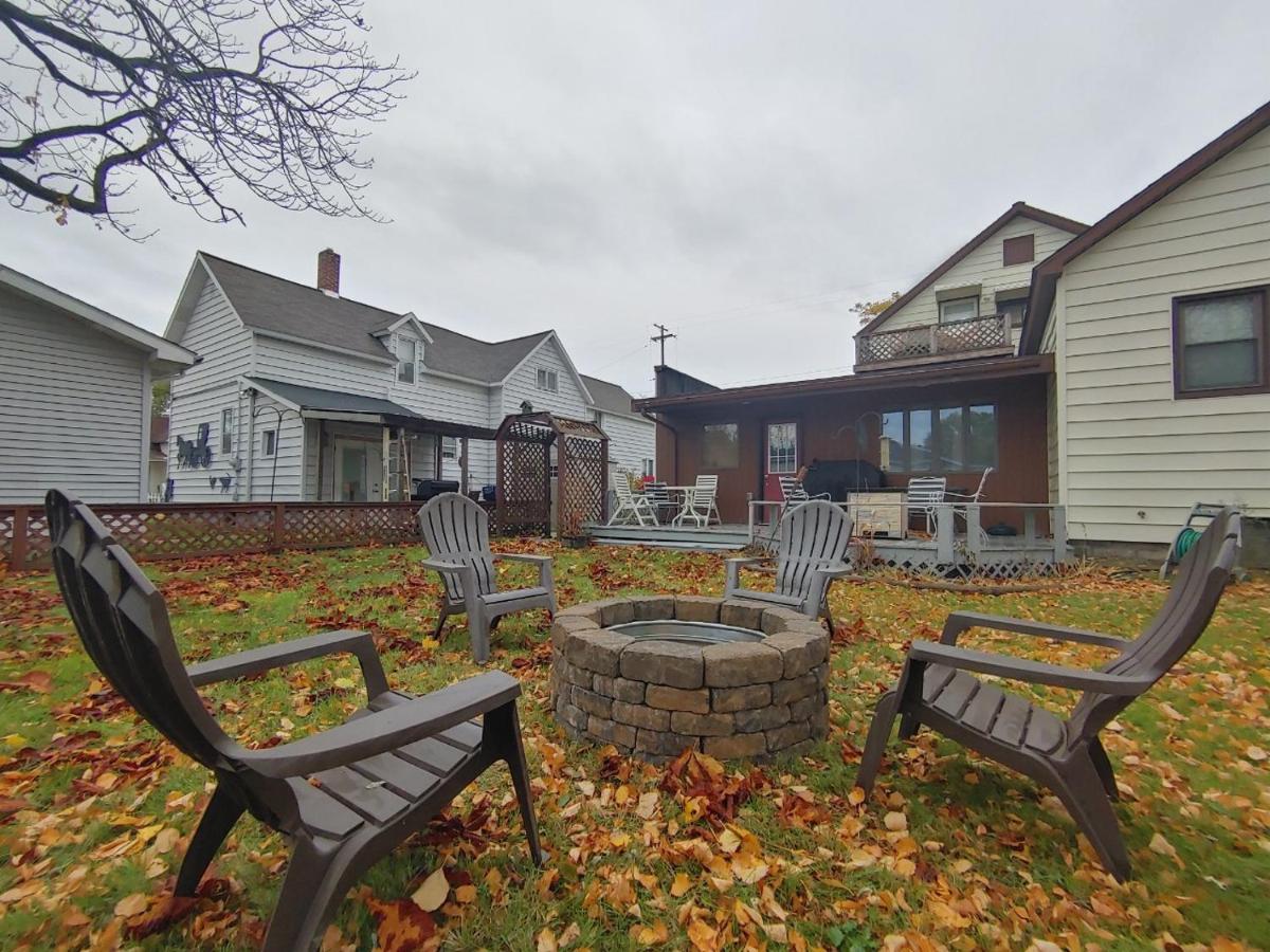 Huge Historic, W/Large Yard & Close To Beach Manistee Exterior photo